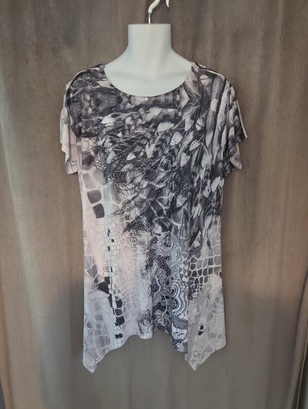 Temptation Italy Size XL Short Sleeve Abstract Print Tee in Gray and White